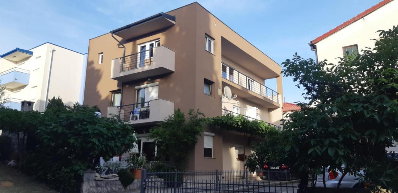Apartmani Mille Starigrad Paklenica Buitenkant foto
