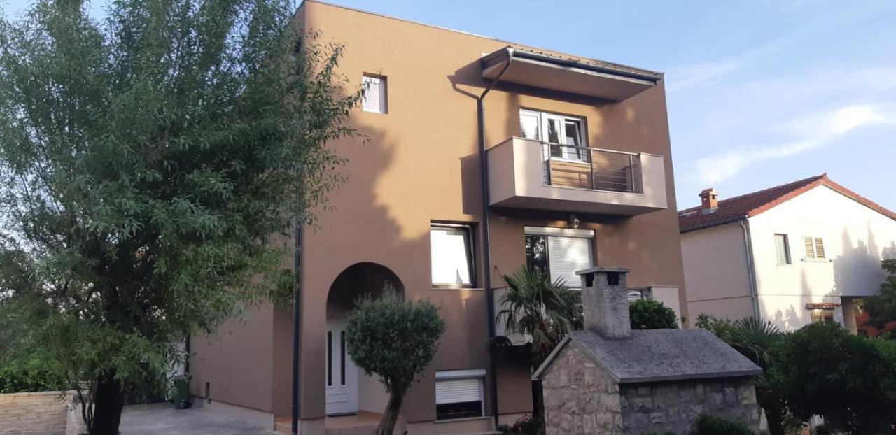 Apartmani Mille Starigrad Paklenica Buitenkant foto